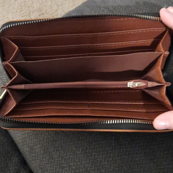 Wallet - Picture 2 of 3
